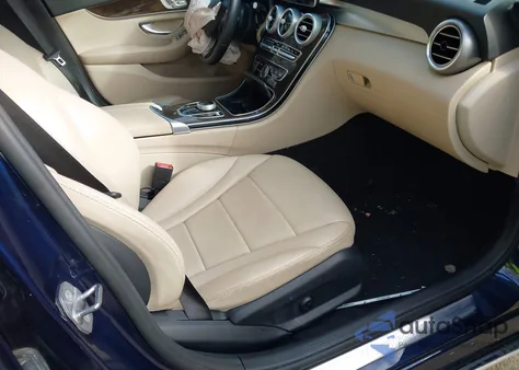 2018 Mercedes-Benz C 300 z USA, uszkodzony, nr VIN 55SWF4JB0JU274929